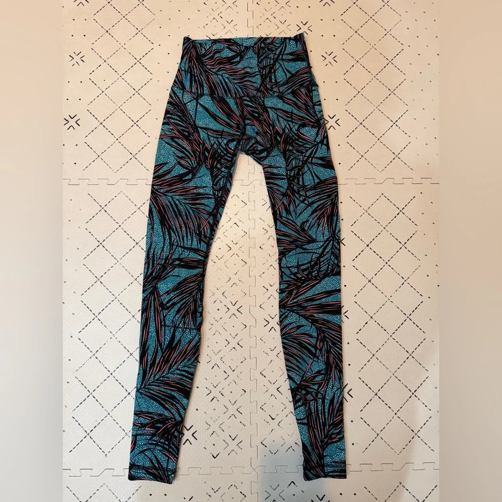 NWOT Lululemon Wunder‎ Under Pant (Hi-Rise) Palm Lace Tofino Teal Multi